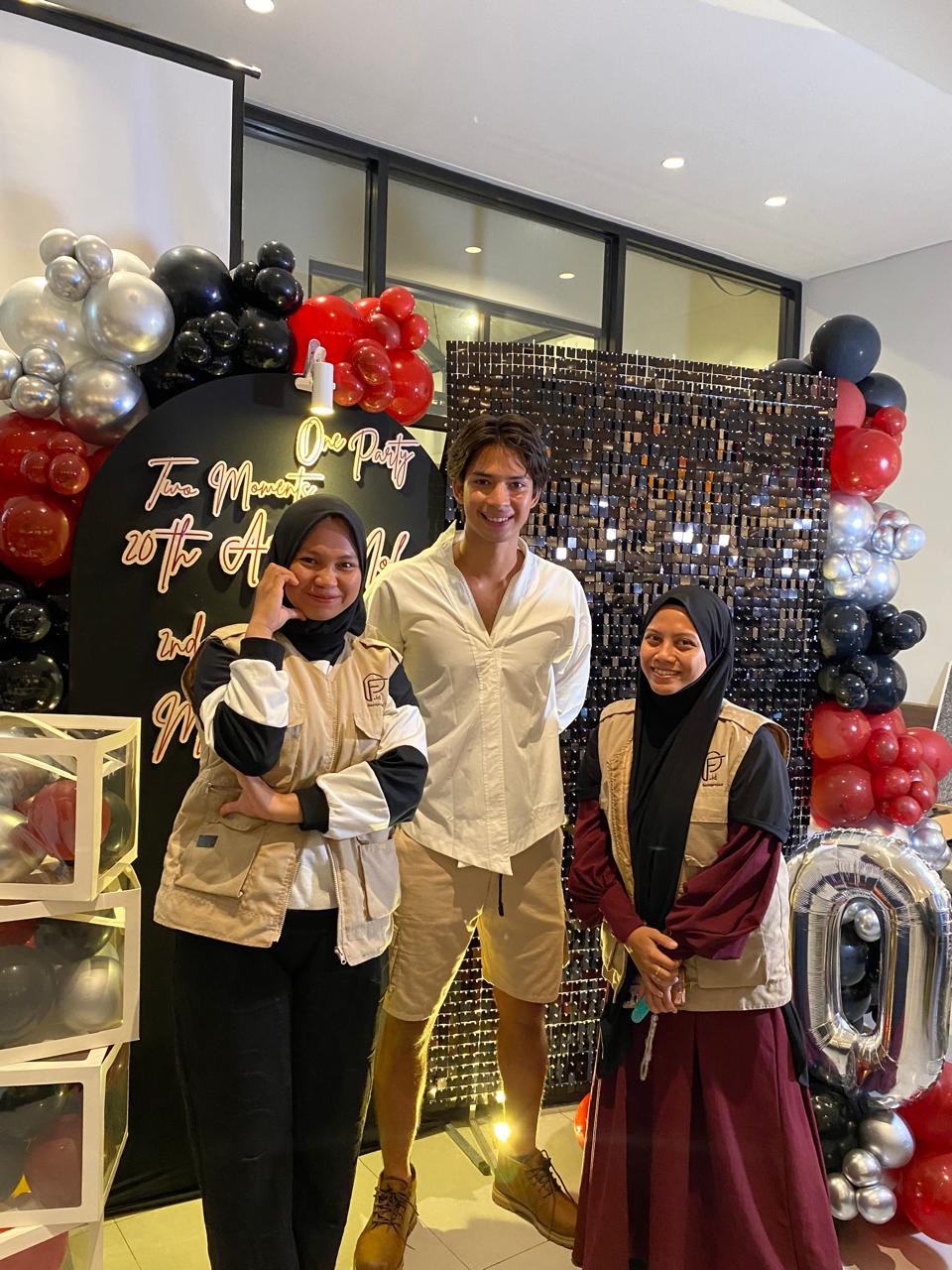 Tim Fazza Dekorasi bersama Arya Mohan